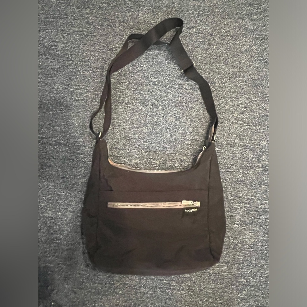 Baggallini black crossbody GUC - #103